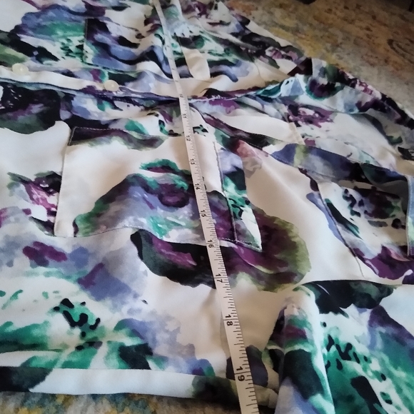 EXPRESS floral button-down blouse - Picture 9 of 14